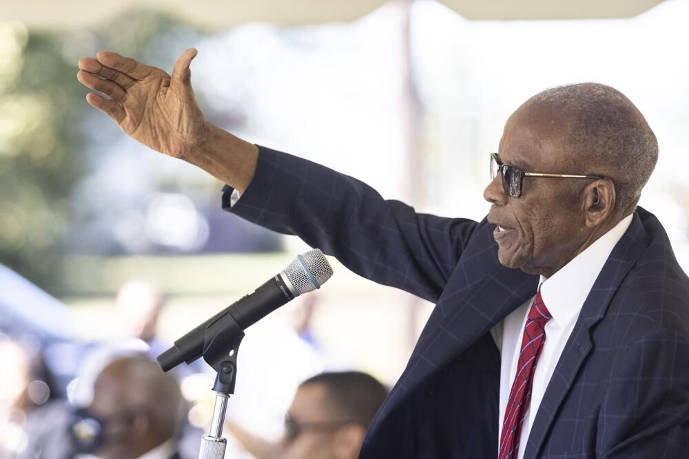 Fred Gray speaks to the audience.jpeg